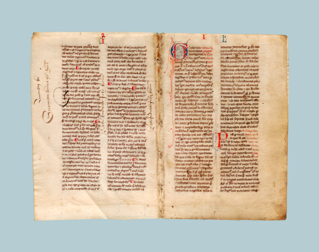 Twee fragmenten van perkament, Godfridus de trano, Summa super titulos decretalium. (14e -15e eeuw. Membra disjecta collectie overijssel